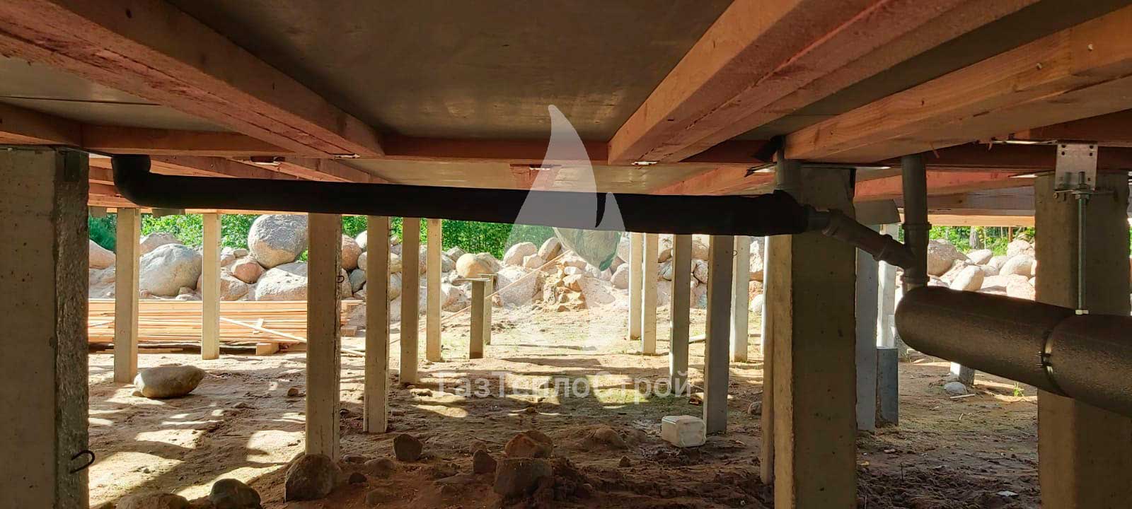 Изображение труб подведенных к дому